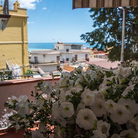 La Maison Doree Giardini Naxos Δωμάτιο φωτογραφία