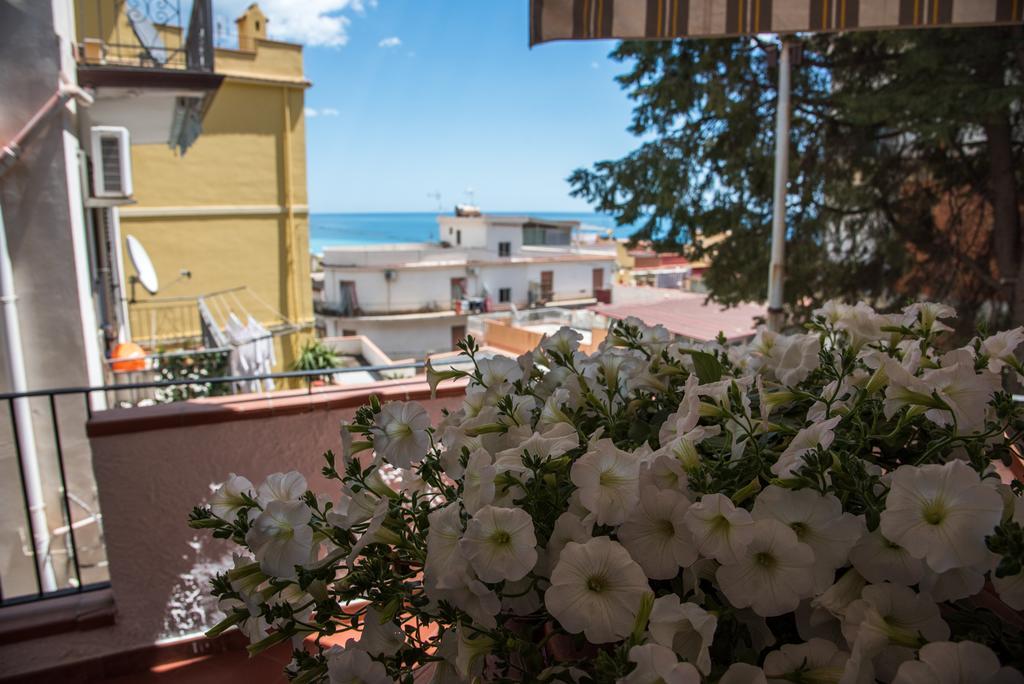 La Maison Doree Giardini Naxos Δωμάτιο φωτογραφία