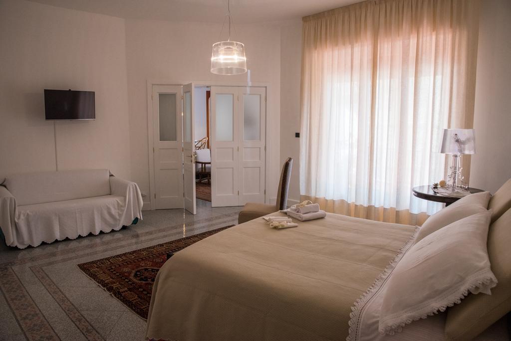 La Maison Doree Giardini Naxos Δωμάτιο φωτογραφία
